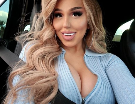 La Demi model erotic img