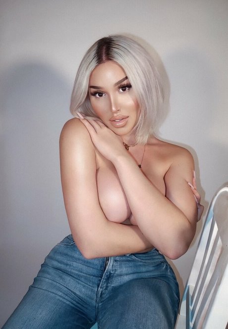 La Demi porn model images