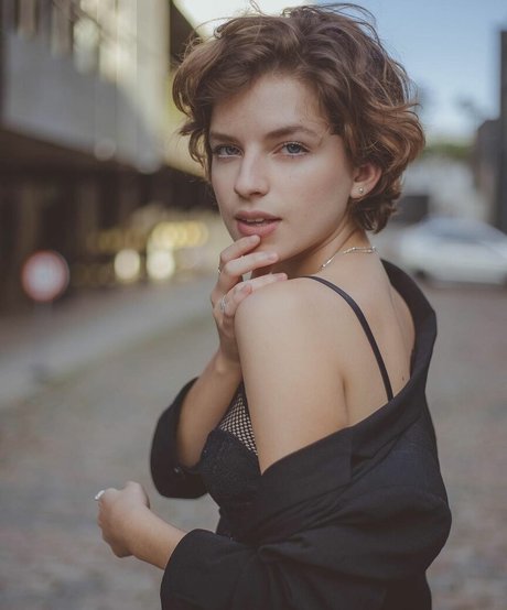 Karina Martins erotic star image