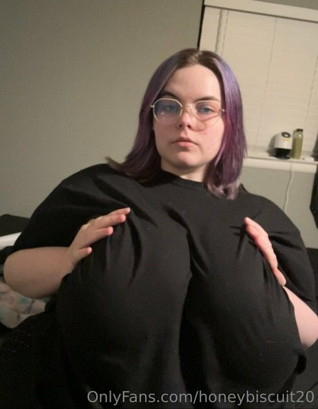 honeybiscuit20 sexy model img