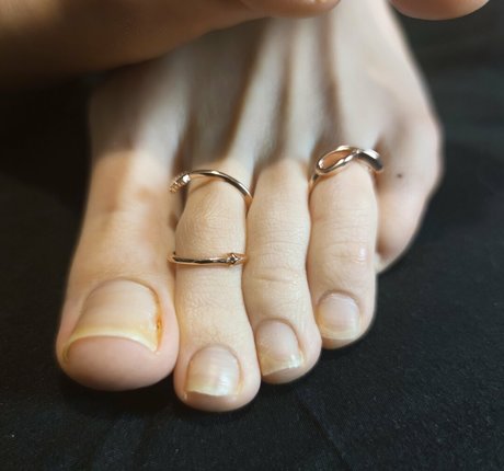 torislegs model adult photo