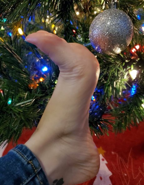 sloan paws sexy model image