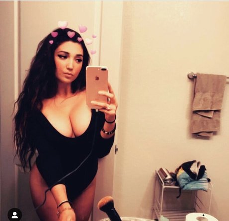 SukeshaRay adult model pic