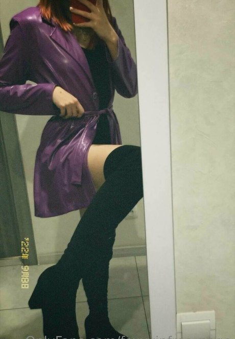 foxyvipfree page nudes model archive