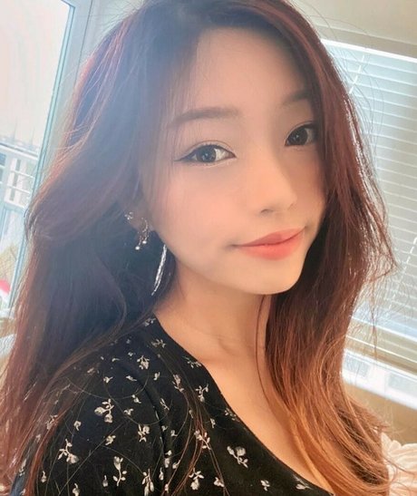 Canahry nudes model photos