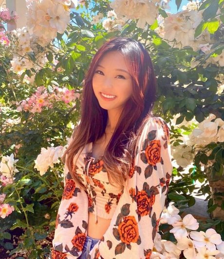 Canahry model perfect photo