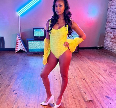 Brandi Rhodes adult model pictures