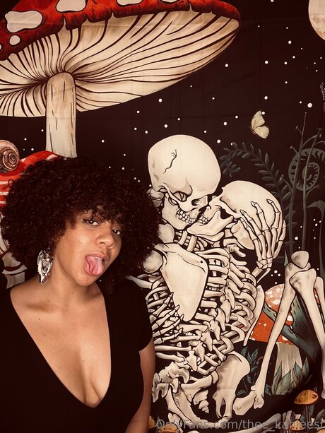 Thee Kahleesi naked model pics