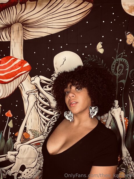 Thee Kahleesi model high quality img