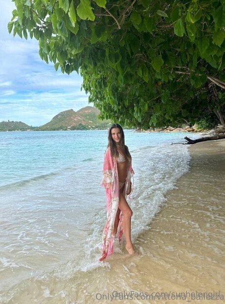 Sunhelengirl art actress archive