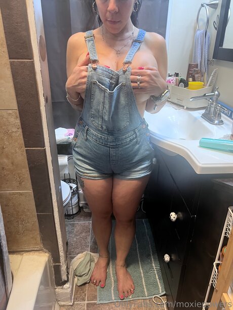 Moxiepowers adult model pictures