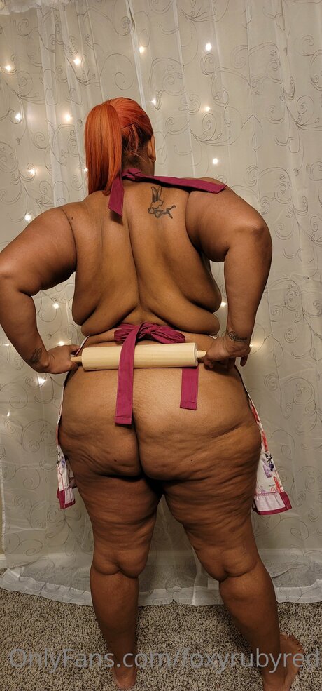 Foxyrubyred sexy model img