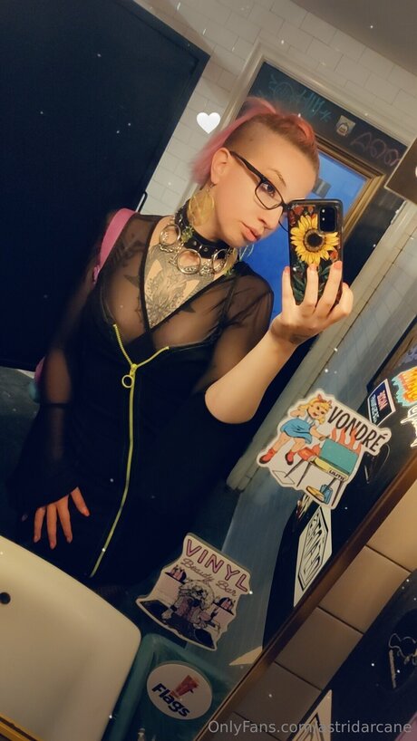 Astridarcane pretty model picture