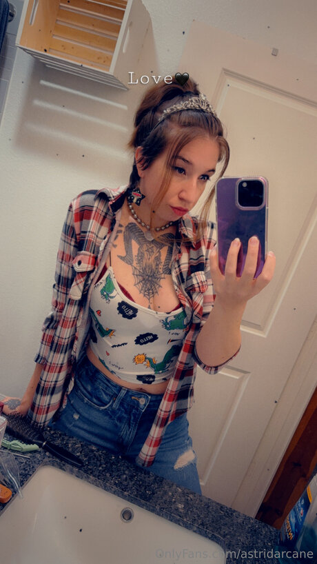 Astridarcane hot star photo