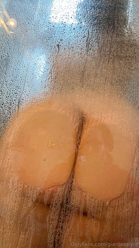 Giantesslyra art star archive