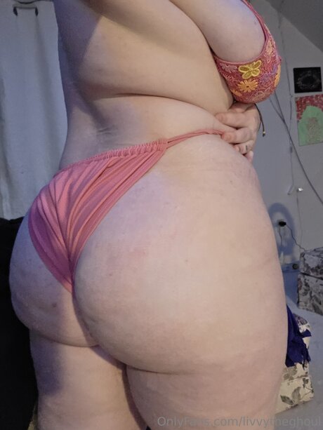 Livvytheghoul pornstar adult image