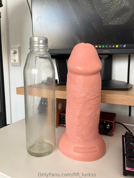 Fifi Lurkss star exclusive image