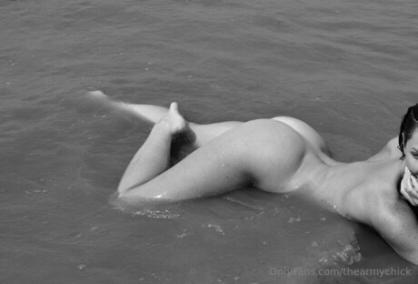 mom onlyfans top pic