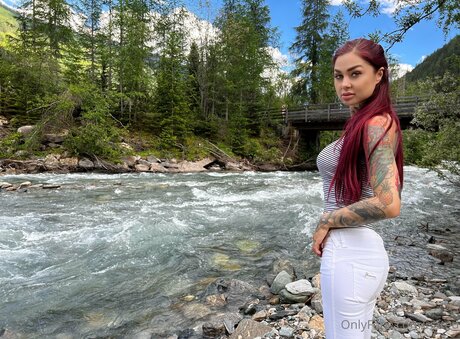 Riared star nude img