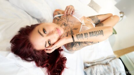 Riared nudes model photo