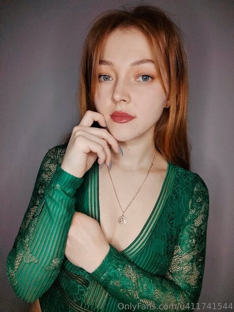 U411741544 pornographic model pic