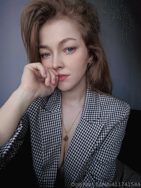 U411741544 xxx star photo