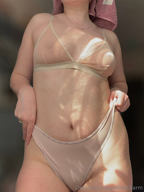 Alinacharm hot actress pics