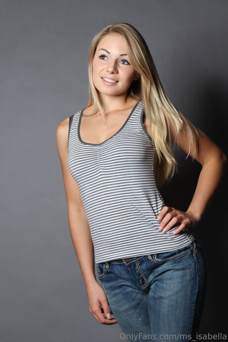 Ms Isabella naked model photo