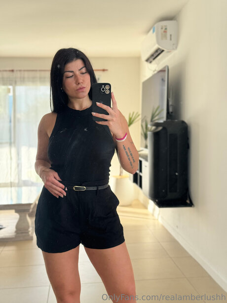 Realamberlushh model exclusive pictures