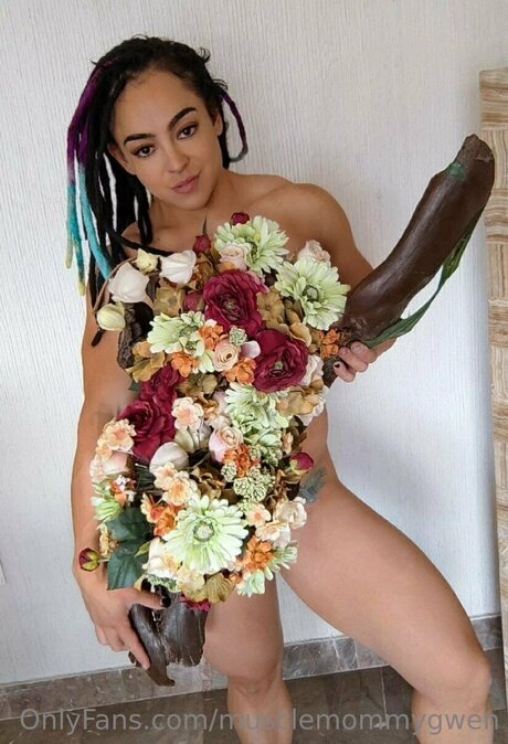 Queenmuscleavery pornstar exclusive photo