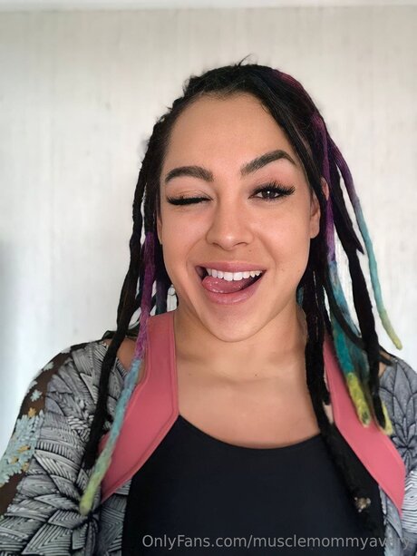 Queenmuscleavery top actress picture