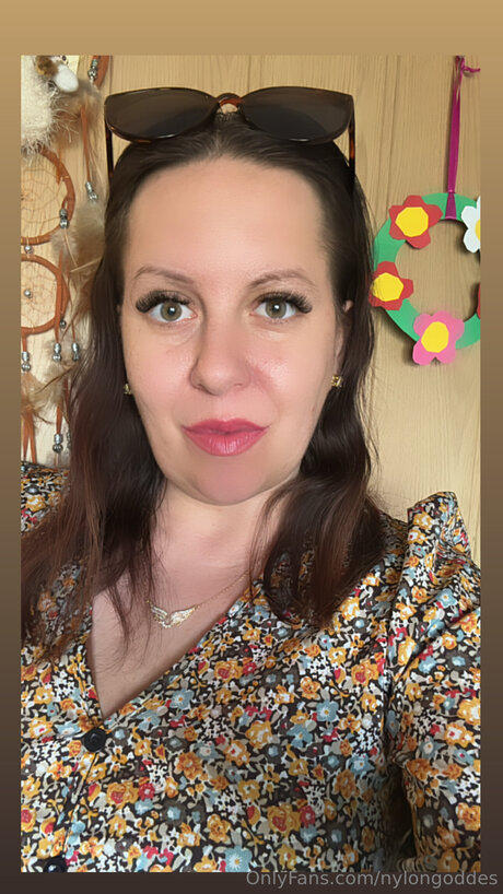 Nylongoddes model hot images