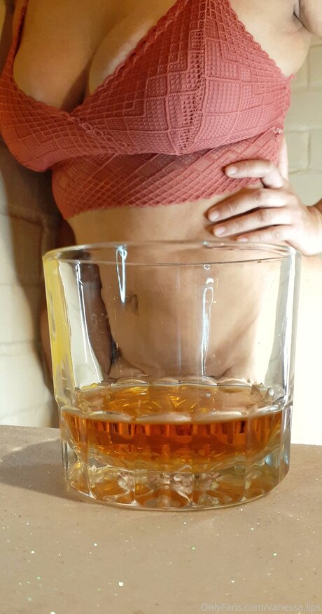 Vanessa Lips free pornstar images