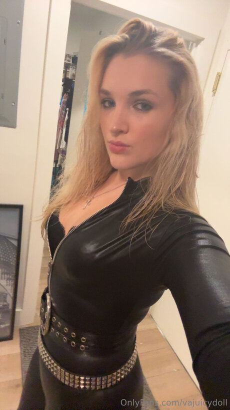 Divadoll1 free model pic