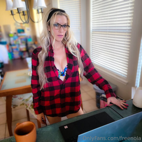 Freenola pornstar sexy pic