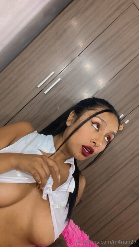 M4rian27 hot model pictures