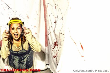 U445532880 perfect model img