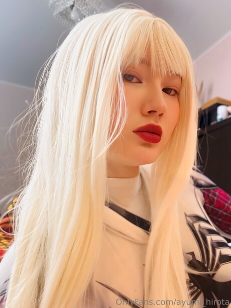 Ayumi Hirota sexy model image