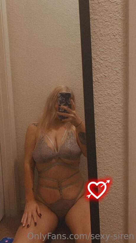 Sexy Siren model hd galleries