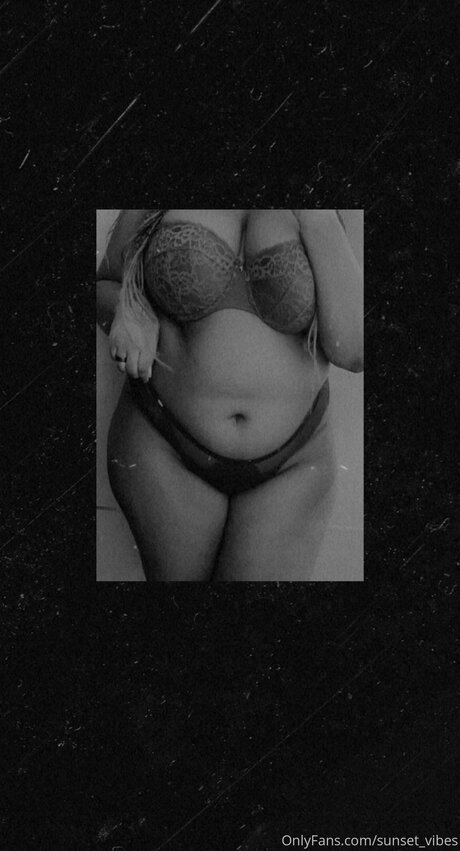 Sunset Vibes model porn images