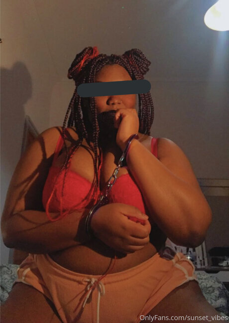 Sunset Vibes model nudes pictures