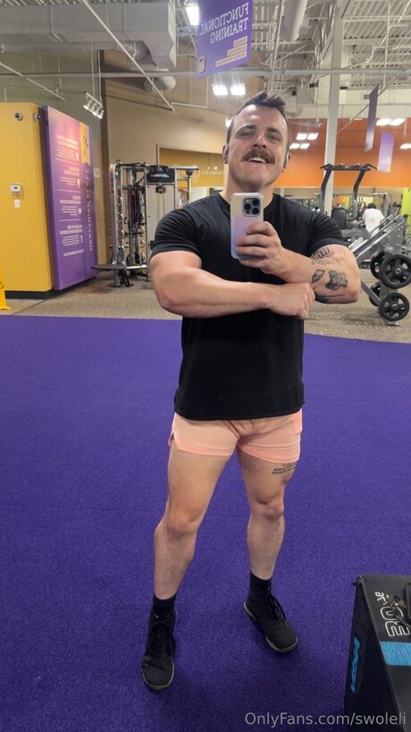 Swoleli erotic actress picture