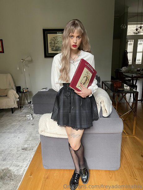 Freyadominatrix model nude picture