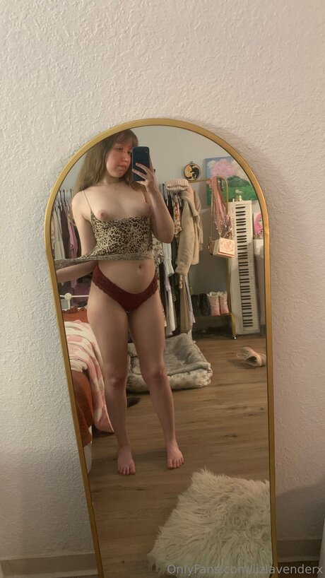 Lizlavenderx pornstar nude picture