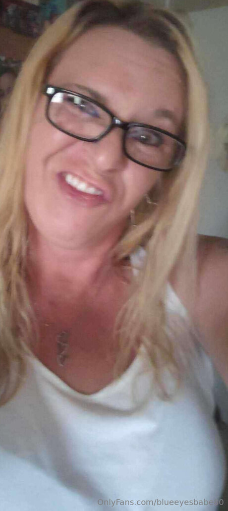 Blueeyesbabe80 pornstar img