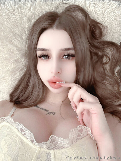 Baby Leyla naked model pic