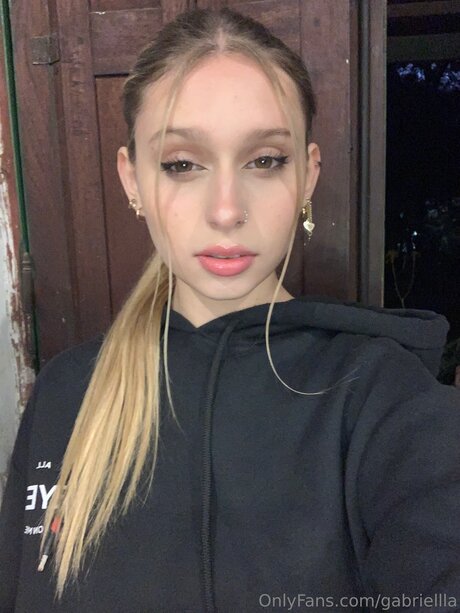 Gabriellla nude model photo