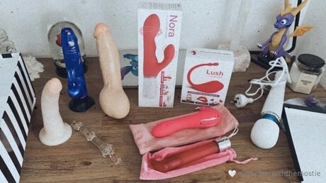 Slasher J model high quality pictures