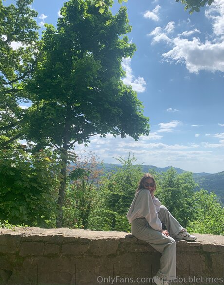 Juliadoubletimes naked star img