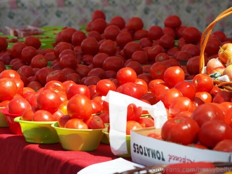 Beckybelly pornographic model pic